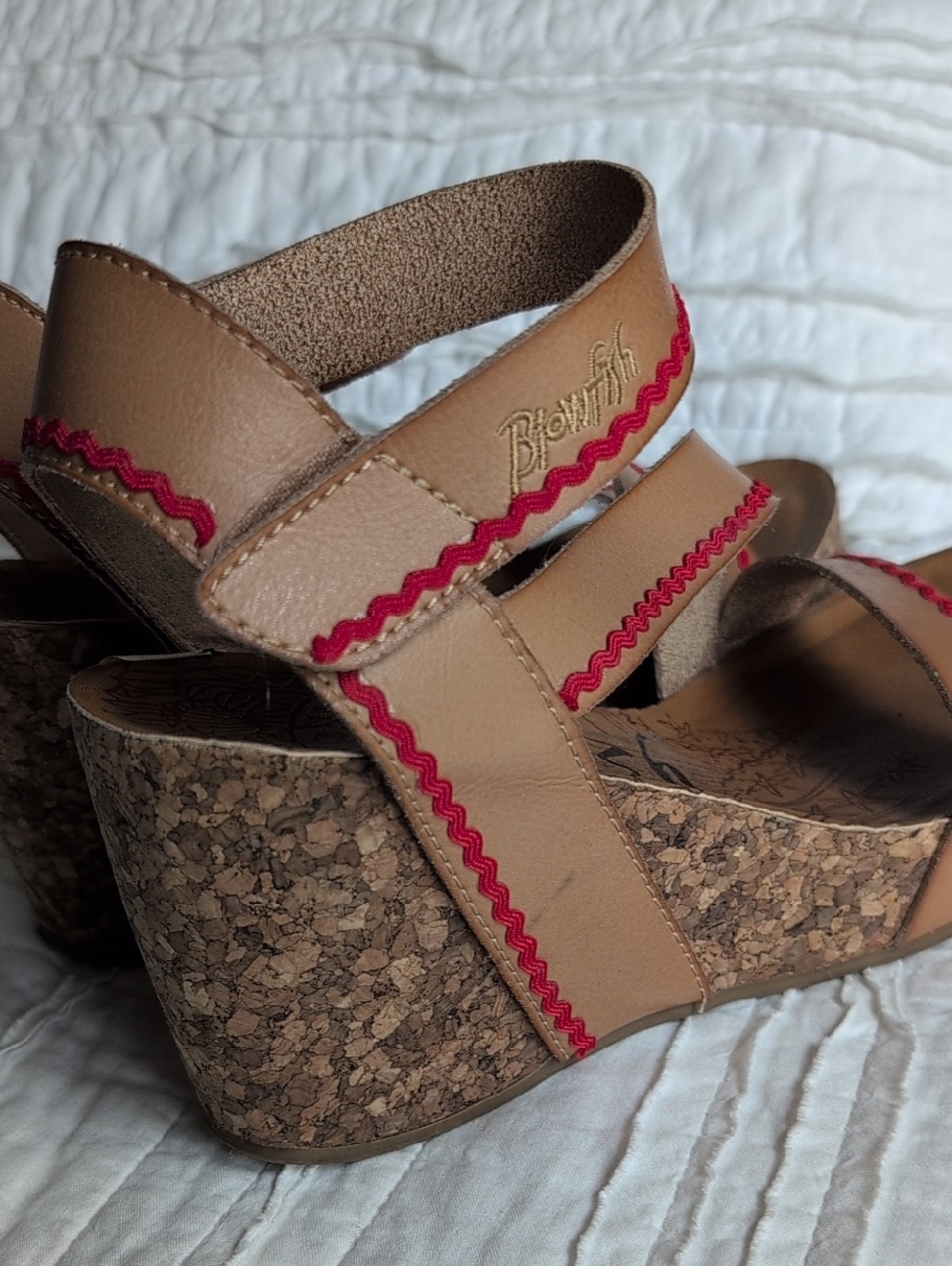 Blowfish Tan leather Wedge Sandals with Red Trim - Picture 2 of 7